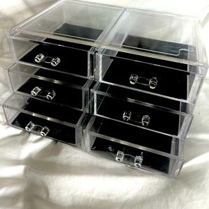 Makeup organizer